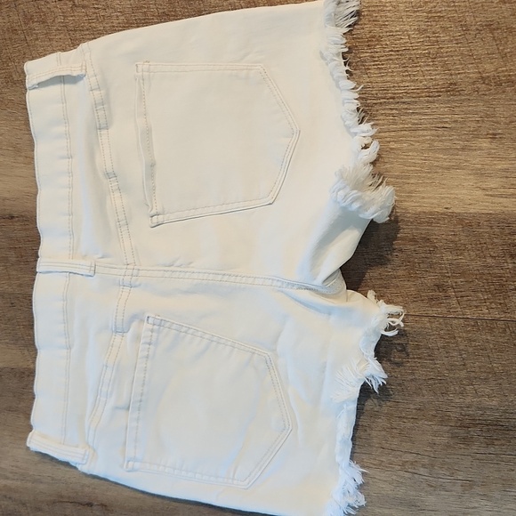 Mudd-White Frayed Denim Shorts-Size 11 - Picture 3 of 3